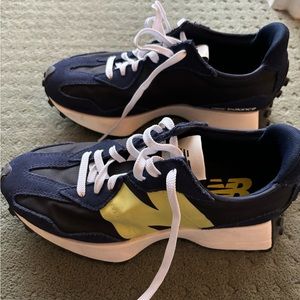 New Balance 327 LIKE NEW!